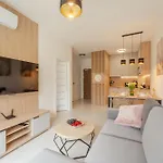 Ku Morzu Przy Plazy -parking Basen Letni W Cenie - Apartman *